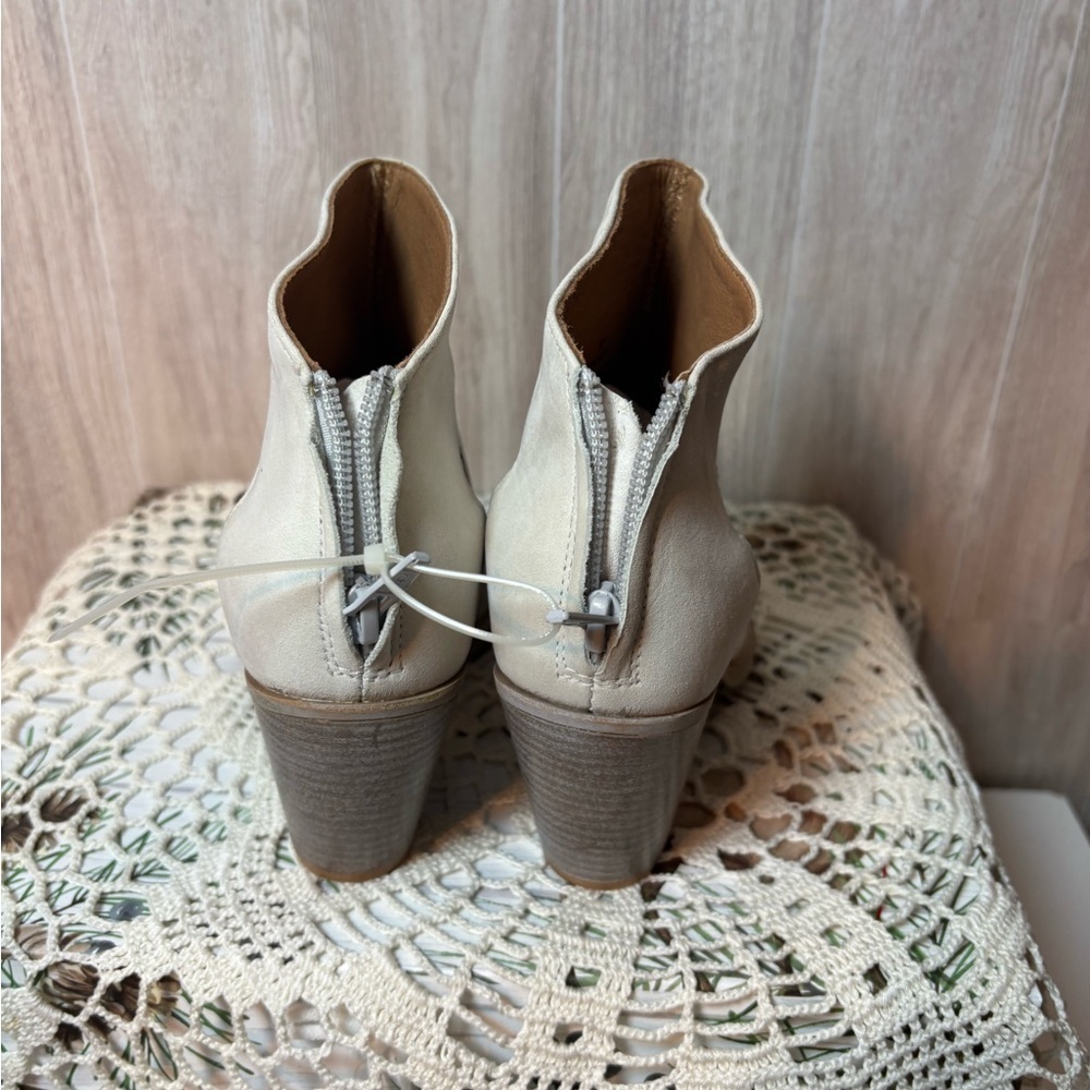 Free People Wilder Cutout Chic Cream Ankle Booties NWOT - Picture 4 of 9